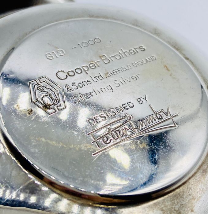 Pair of Sterling silver Queens Silver Jubilee commemorative pin dishes by Cooper Brothers Limited - Image 2 of 7