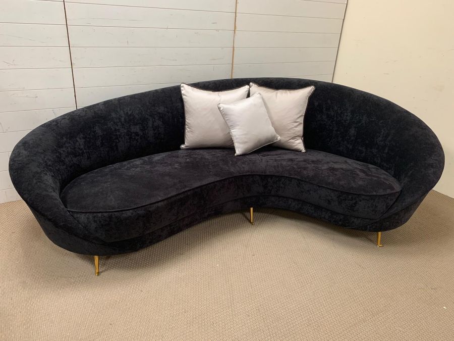 A kidney shape contemporary sofa on gilt legs, dark blue (H80cm W25cm SH38cm)