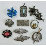 A selection of quality costume jewellery brooches..