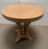 An Oak centre table (80 cm Diameter x 78 cm High)