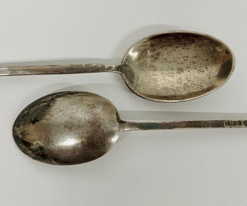 A Boxed set of Mappin and Webb silver Art Deco style coffee spoons, hallmarked Sheffield 1927. - Image 5 of 5