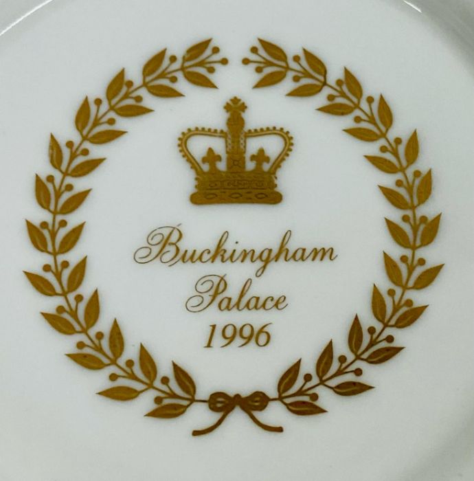 A selection of five royal Collection mugs including two from Buckingham Palace 1996. - Image 5 of 6