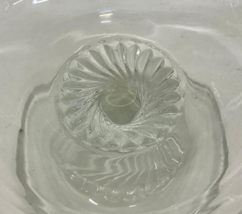 Four glass dishes with twisted stem - Image 5 of 5