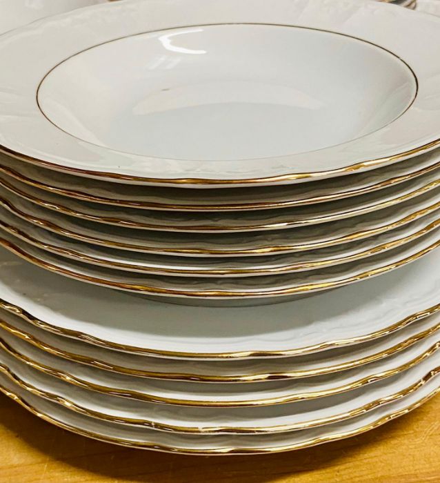 A large selection of Colclough Bone China dinner service - Image 3 of 5