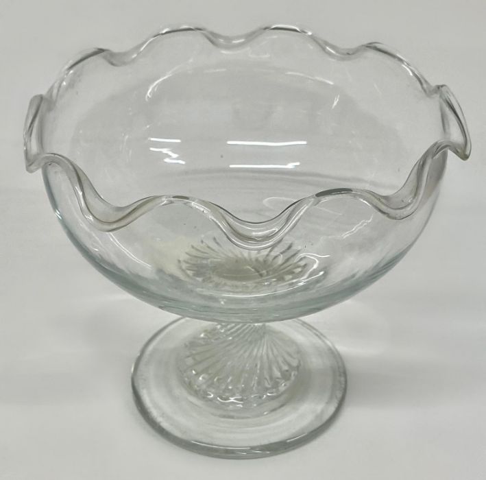 Four glass dishes with twisted stem - Image 2 of 5