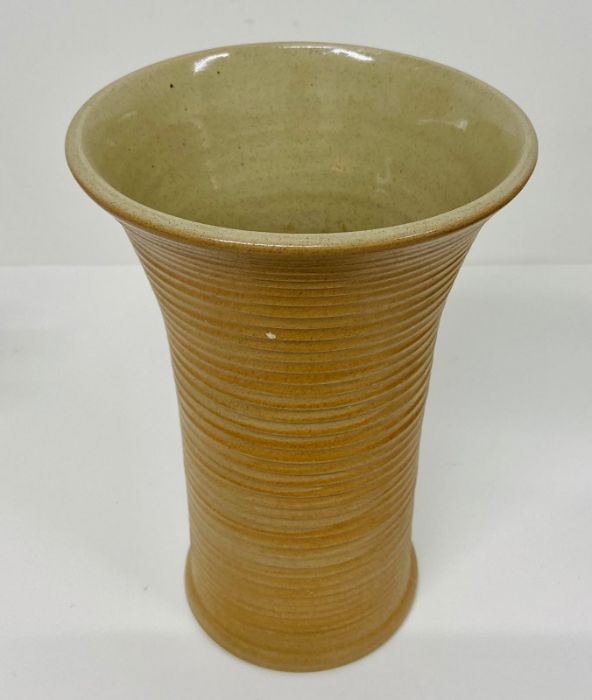 Two vases, one ribbed - Image 2 of 7