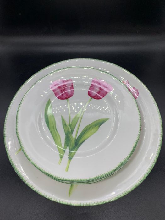 A selection of floral plates, eight plates and one larger one by Sally Crosthwaite for Carolyn - Image 2 of 6