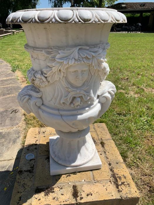 A Pair of marble urns with Rams heads 58cm d x 90cm h - Image 4 of 8