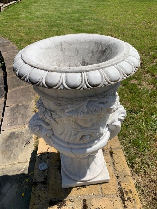 A Pair of marble urns with Rams heads 58cm d x 90cm h - Image 5 of 8