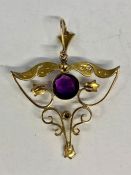 A 9ct gold pendant with central amethyst and seed pearls (1.8g)