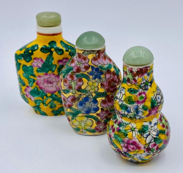 A collection of Chinese scent bottles in a wooden wall hanging display case. - Image 4 of 7