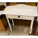 A painted wash stand on turned legs and galleried back (H8cm W90cm D40cm)