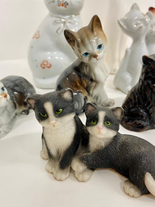 A selection of china cats - Image 3 of 3