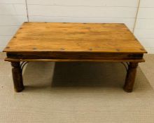 An Indian hardwood coffee table (H46m W110cm D60cm)