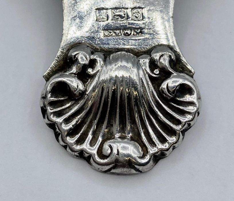 A silver caddy spoon, hallmarked for Birmingham by A Marston & Co 1968 - Image 4 of 5