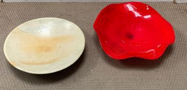 Two shallow dishes, one glass dish with wave design in poppy red (Dia50cm) (stone style Dia45cm)