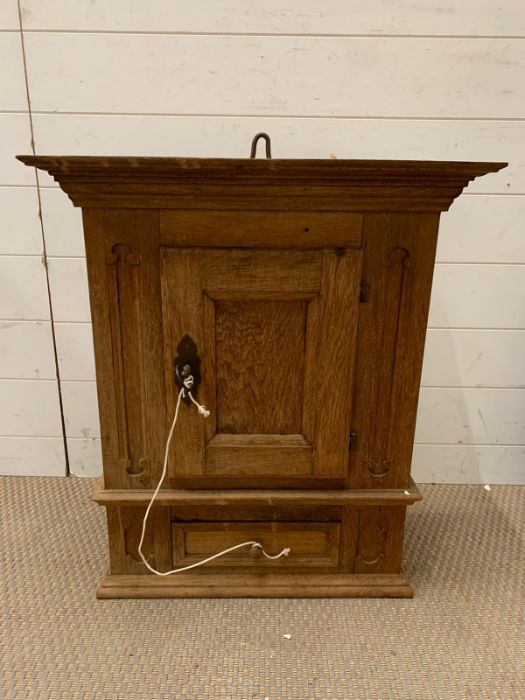 An 19th century wall hanging oak Spanish cabinet (H65cm W53cm D22cm)