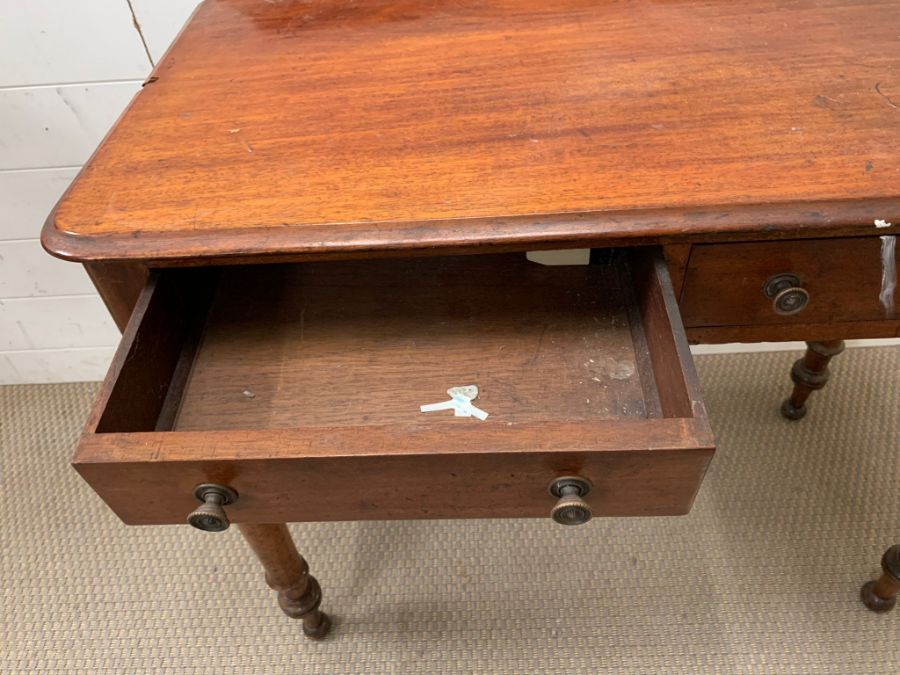 A mahogany wash stand on turn legs and drawers to centre AF (H79cm W90cm D49cm)Condition Report Chip - Image 3 of 5