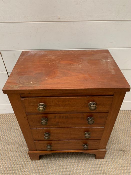 A sales man size chest of drawers on bracket feet (H52cm W39cm D28cm) - Image 3 of 4
