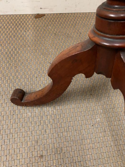 A mahogany occasional table on turn centre support on tri pod base - Image 3 of 8