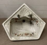 A Victorian tri form sink