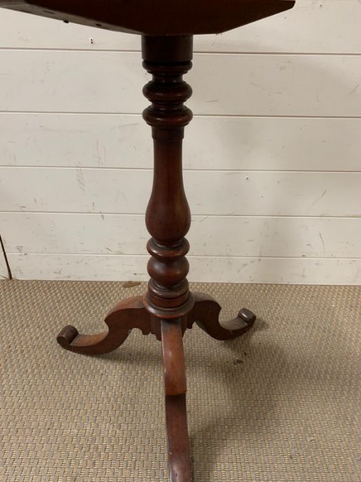 A mahogany occasional table on turn centre support on tri pod base - Image 2 of 8