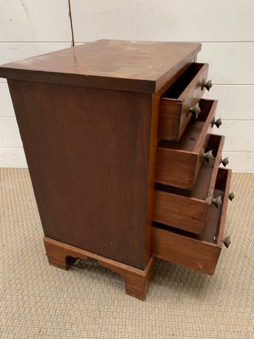 A sales man size chest of drawers on bracket feet (H52cm W39cm D28cm) - Image 4 of 4