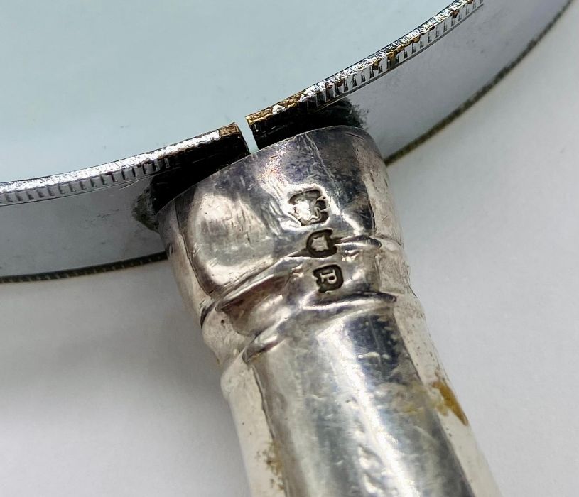 A Silver handled magnifying glass by Henry Hodson Plante , hallmarked London 1910. - Image 2 of 4