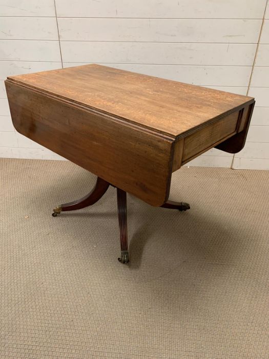 A Regency mahogany Pembroke table (H75cm W102cm D108cm)