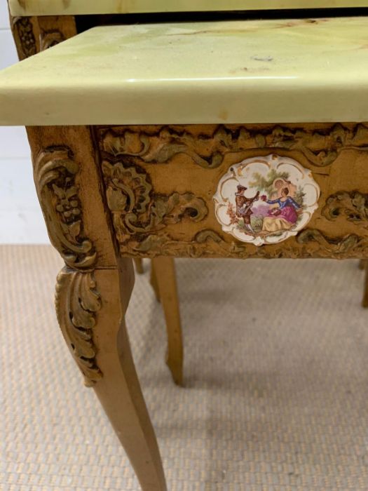 A nest of giltwood tables, inlaid with porcelain mounts and scroll details to side and legs (Largest - Image 4 of 9