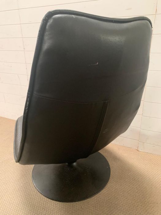 A Mid Century leather 1970's recliner easy chair - Image 3 of 5