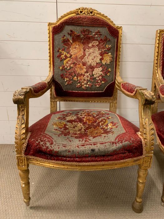 A pair of Louis XVI style carved giltwood open chairs - Image 4 of 14