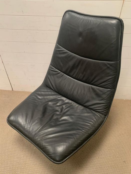 A Mid Century leather 1970's recliner easy chair - Image 5 of 5