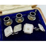 A Pair of White gold 9ct Gents cuff links (4.7g in Total) along with three shirt studs.