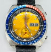 A GENTLEMAN'S 1970'S SEIKO AUTOMATIC CHRONOGRAPH "POGUE" WRISTWATCH, the orange dial with day and