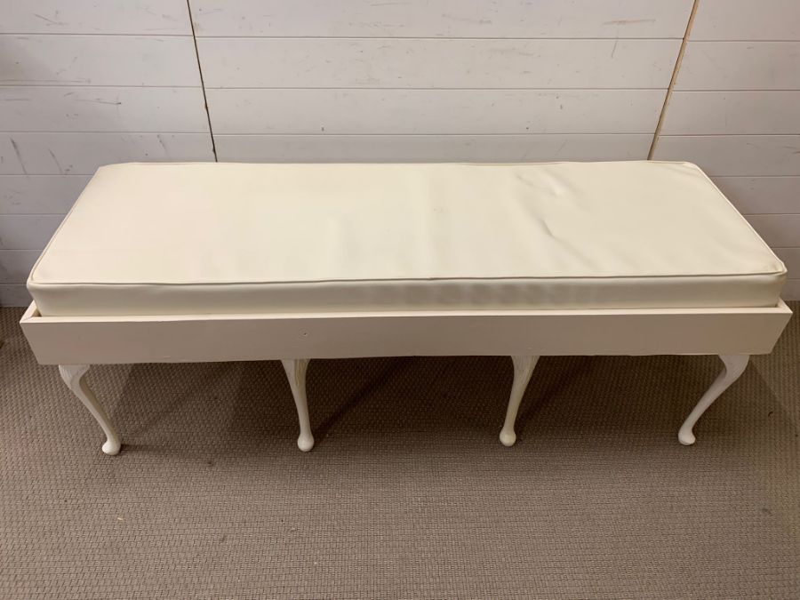 A white bench seat on cabriole legs and faux seat pad (H59cm W160cm D55cm) - Image 8 of 12