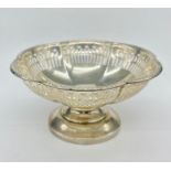 A Walker & Hall hallmarked silver bonbon dish with pierced design (Total Weight 123g)