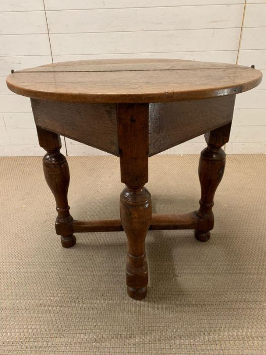 A folding oak side table on turned legs (H76cm W86cm D82cm) - Image 4 of 5