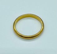 A 22ct yellow gold wedding band (Total Weight 3.2g)