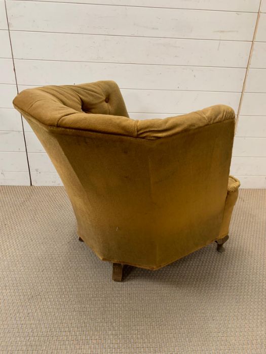 A Heptagon button back chair in velvet upholstery - Image 4 of 4