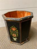 A Chinoiseries planter