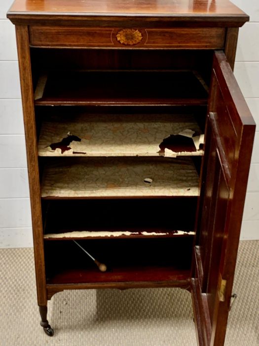 A mahogany music cabinet with mirror glass (H124cm W53cm D38cm) - Image 4 of 4