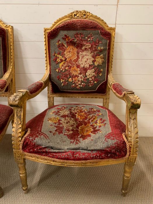 A pair of Louis XVI style carved giltwood open chairs - Image 5 of 14