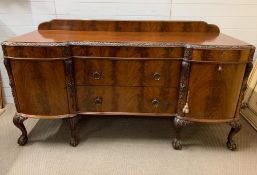 A mahogany sideboard (H109cm W197cm D67cm)