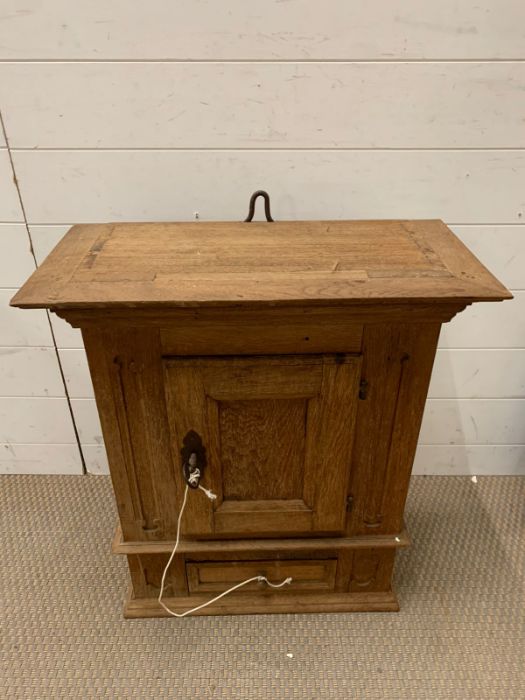 An 19th century wall hanging oak Spanish cabinet (H65cm W53cm D22cm) - Image 2 of 4