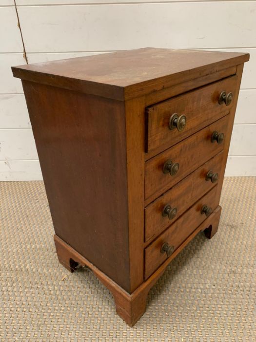 A sales man size chest of drawers on bracket feet (H52cm W39cm D28cm) - Image 2 of 4
