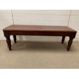 A mahogany long low table on turned legs (H40cm W116cm D40cm)