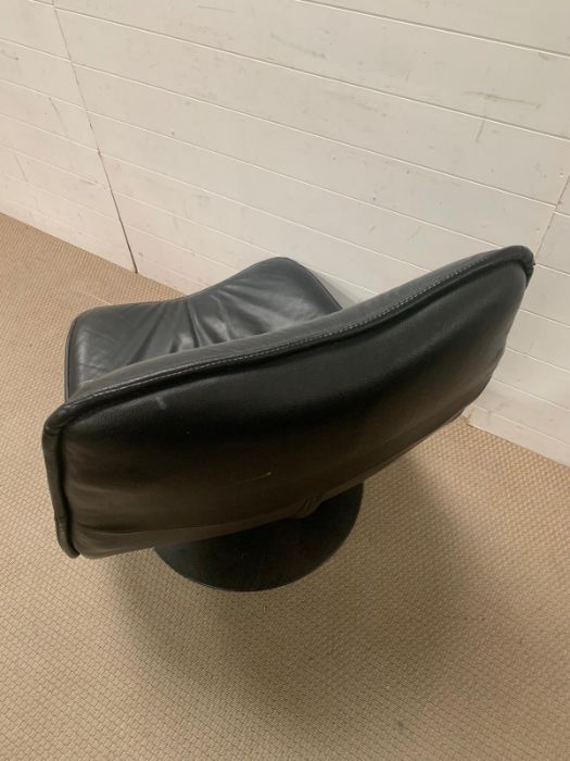 A Mid Century leather 1970's recliner easy chair - Image 2 of 5