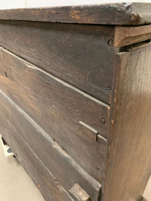 A George III style chest of drawers with brass handles and bracket feet (H123cm W107cm D44cm) - Image 9 of 9