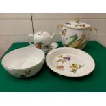 A Evesham Royal Worcester dinner service, lidded soup tureen, teapot, serving dishes etc